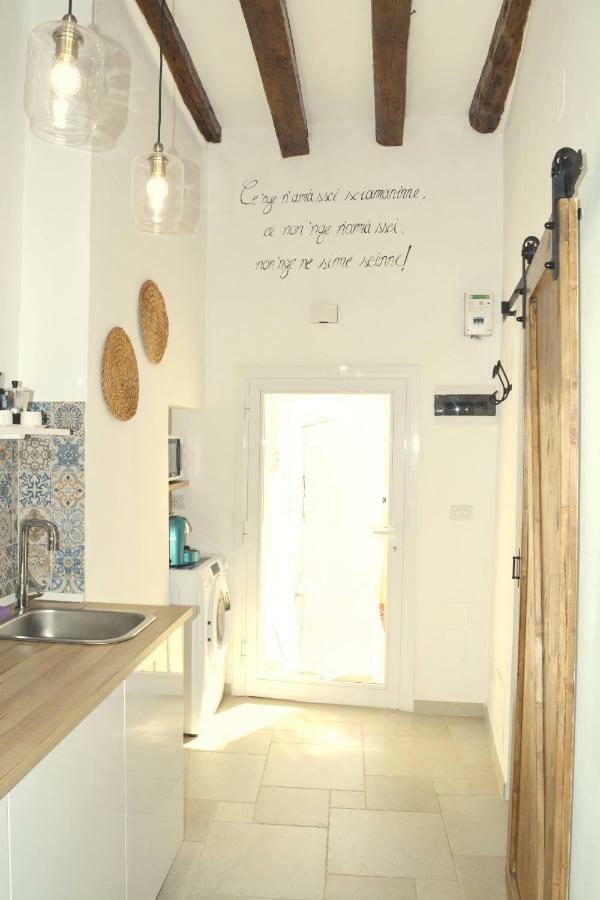 Ferienwohnung Casa Albicocca - In The Heart Of The Old Town Bari Exterior foto